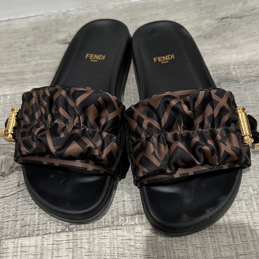 Fendi Women's Black and Brown Patterned Slide Sandals - Picture 11 of 15
